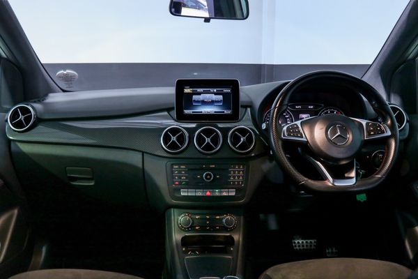 2016-Mercedes-Benz-B-Class-B-200-AMG-Auto image:5