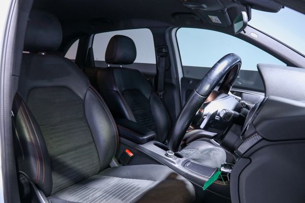 2016-Mercedes-Benz-B-Class-B-200-AMG-Auto image:8