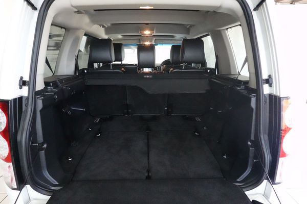 2014-Land-Rover-Discovery-4-30-TD-SD-V6-SE image:5