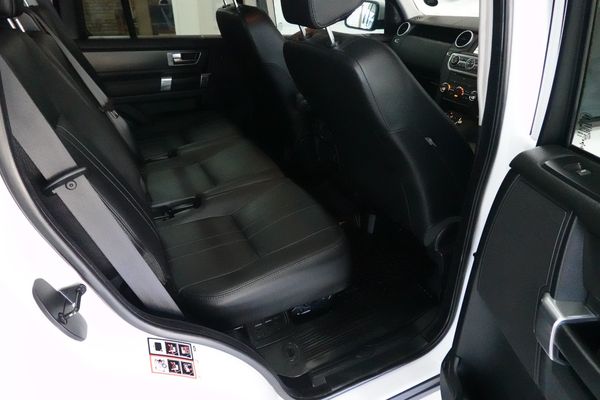 2014-Land-Rover-Discovery-4-30-TD-SD-V6-SE image:7