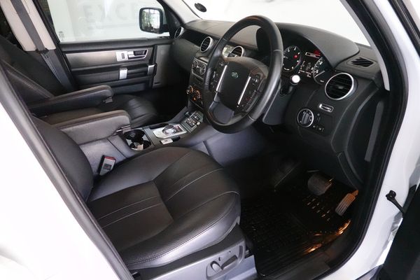 2014-Land-Rover-Discovery-4-30-TD-SD-V6-SE image:8