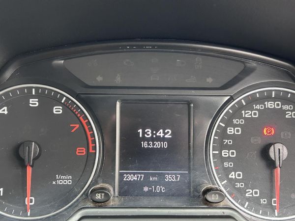 2010-Audi-Q5-20-TFSI-quattro-Auto image:9
