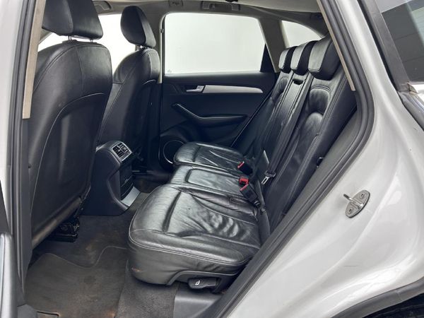 2010-Audi-Q5-20-TFSI-quattro-Auto image:12