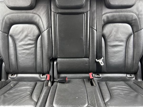 2010-Audi-Q5-20-TFSI-quattro-Auto image:13