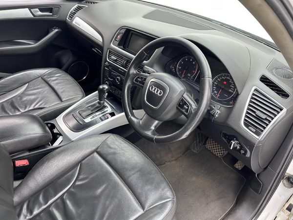 2010-Audi-Q5-20-TFSI-quattro-Auto image:14