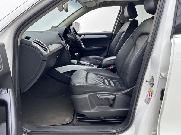 2010-Audi-Q5-20-TFSI-quattro-Auto image:6
