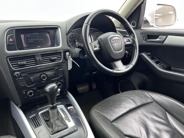 2010-Audi-Q5-20-TFSI-quattro-Auto image:7