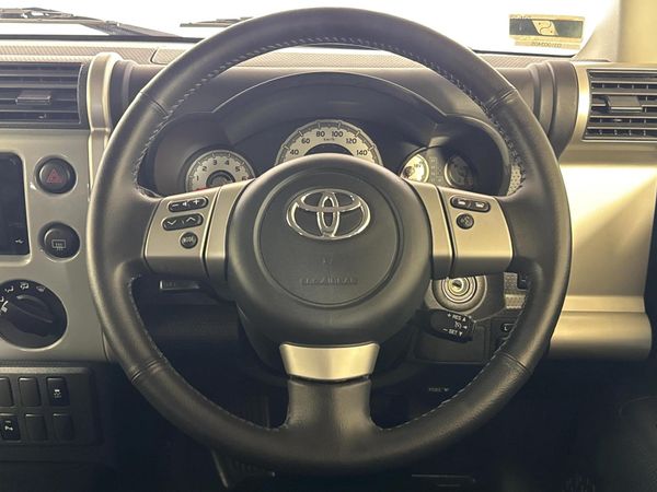 2022-Toyota-FJ-Cruiser-40-V6 image:11