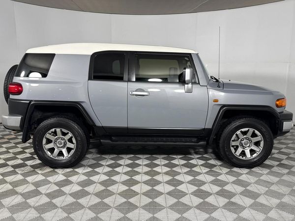 2022-Toyota-FJ-Cruiser-40-V6 image:16