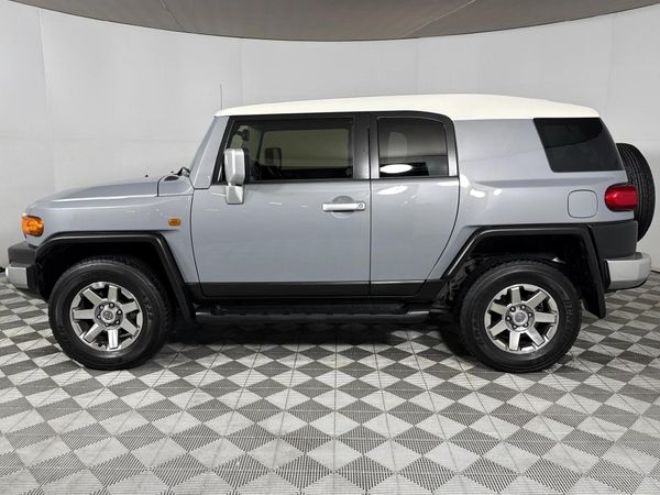 2022-Toyota-FJ-Cruiser-40-V6 image:18