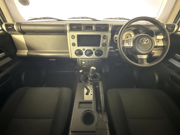 2022-Toyota-FJ-Cruiser-40-V6 image:1