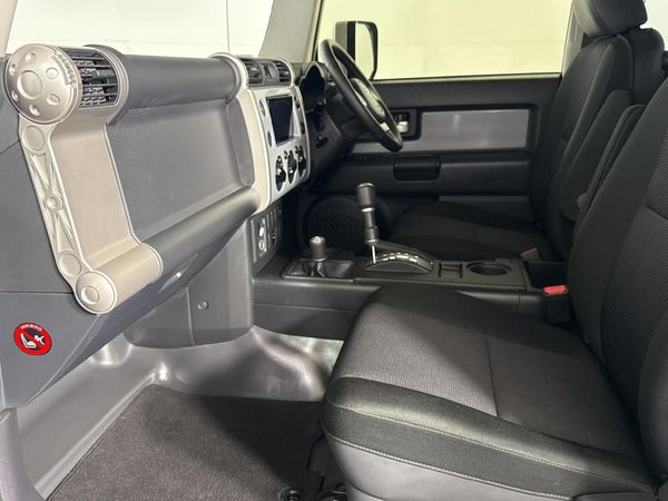 2022-Toyota-FJ-Cruiser-40-V6 image:7