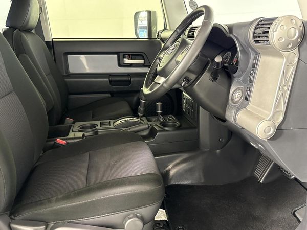 2022-Toyota-FJ-Cruiser-40-V6 image:8
