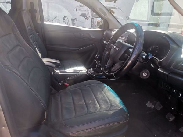 2022-Isuzu-D-Max-19-4x4-Double-Cab-Diesel-Manual image:9