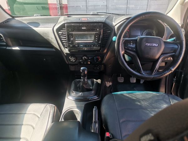 2022-Isuzu-D-Max-19-4x4-Double-Cab-Diesel-Manual image:10