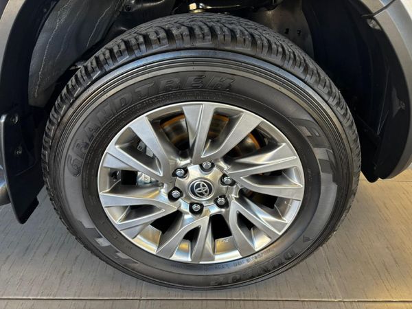 2021-Toyota-Fortuner-28-GD-6-Raised-Body-Auto image:7