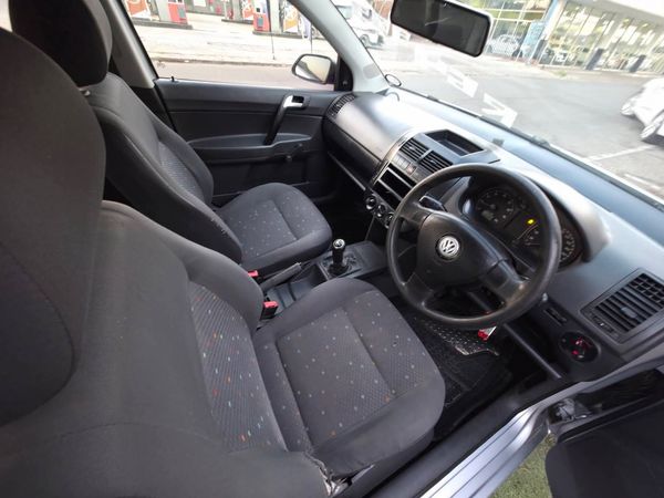 2009-Volkswagen-Polo-Classic-14-Comfortline image:4
