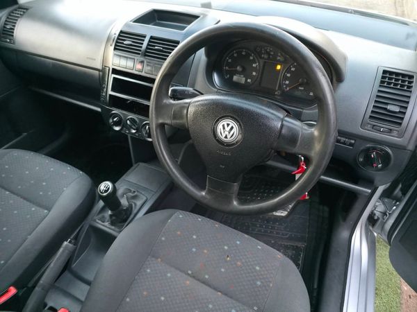 2009-Volkswagen-Polo-Classic-14-Comfortline image:5