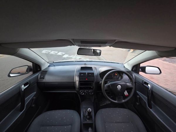 2009-Volkswagen-Polo-Classic-14-Comfortline image:7