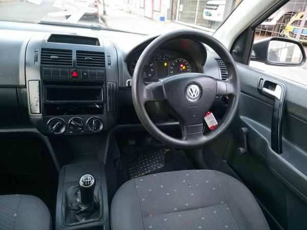 2009-Volkswagen-Polo-Classic-14-Comfortline image:8