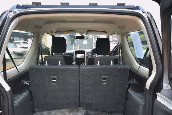 2019-Suzuki-Jimny-15-GLX image:11
