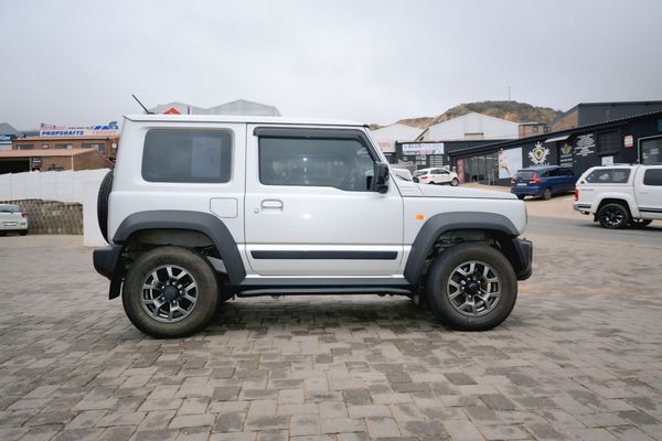 2019-Suzuki-Jimny-15-GLX image:3