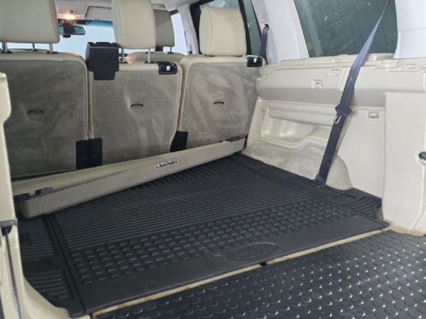 2015-Land-Rover-Discovery-4-30-TD-SD-V6-SE image:9