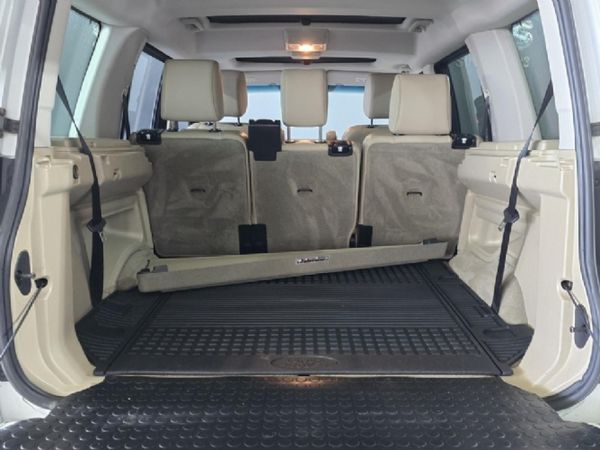 2015-Land-Rover-Discovery-4-30-TD-SD-V6-SE image:10