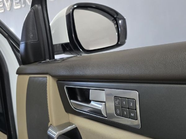 2015-Land-Rover-Discovery-4-30-TD-SD-V6-SE image:12