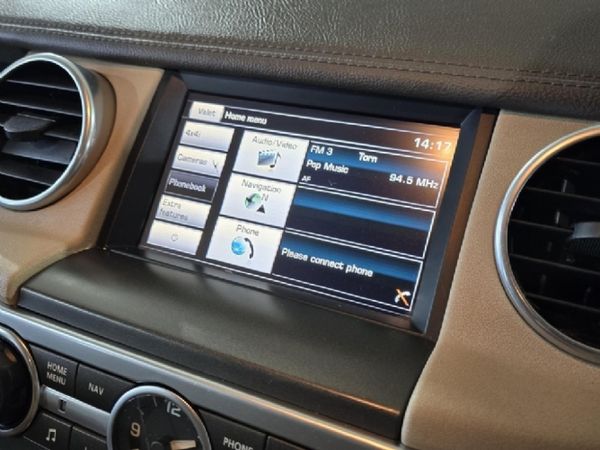 2015-Land-Rover-Discovery-4-30-TD-SD-V6-SE image:6