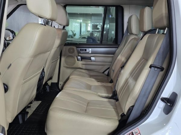 2015-Land-Rover-Discovery-4-30-TD-SD-V6-SE image:8
