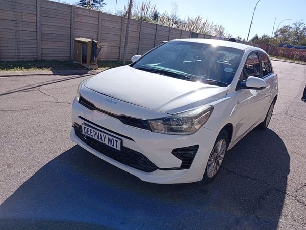 2021-Kia-Rio-12-5-dr image:1