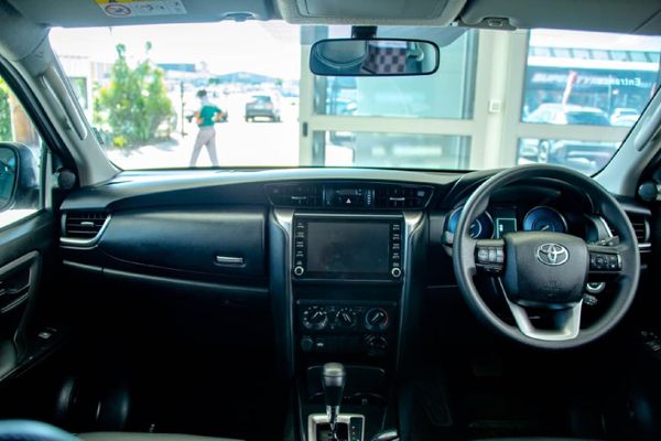 2022-Toyota-Hilux-28-GD-6-Raider-4x4-Auto-Double-Cab image:5