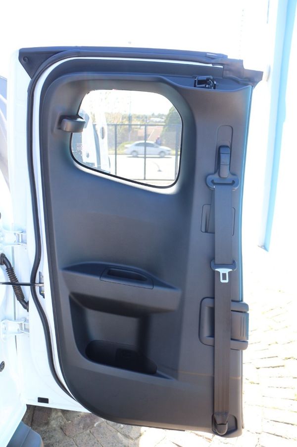 2024-Isuzu-D-Max-19-DDI-HR-LS-Auto-Extended-Cab image:14