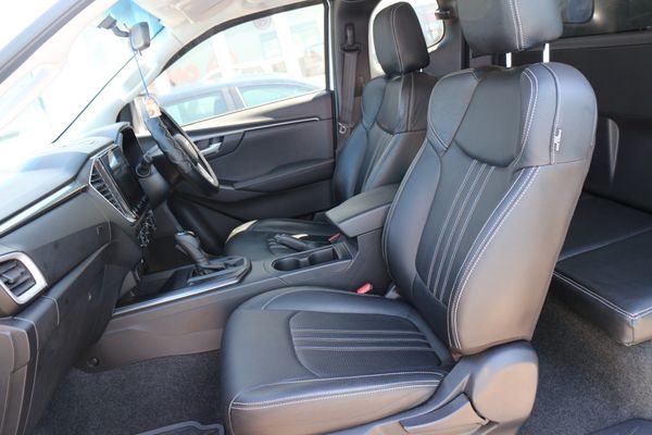 2024-Isuzu-D-Max-19-DDI-HR-LS-Auto-Extended-Cab image:7