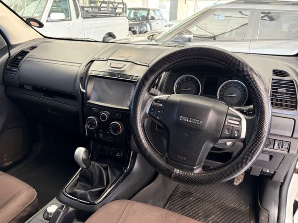 2020-Isuzu-D-Max-300-LX-4x4-Extended-Cab image:3