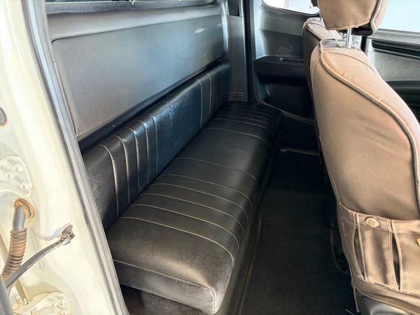 2020-Isuzu-D-Max-300-LX-4x4-Extended-Cab image:6