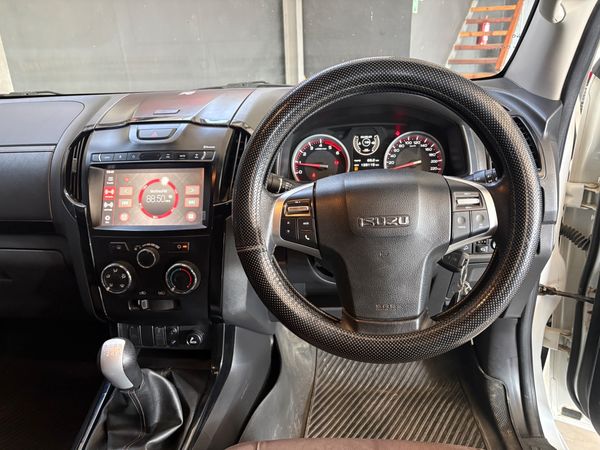 2020-Isuzu-D-Max-300-LX-4x4-Extended-Cab image:9
