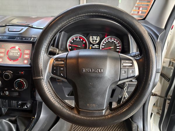 2020-Isuzu-D-Max-300-LX-4x4-Extended-Cab image:11