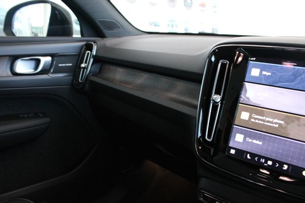 2026-Volvo-C40-Recharge-Twin-Pure-Electric image:12