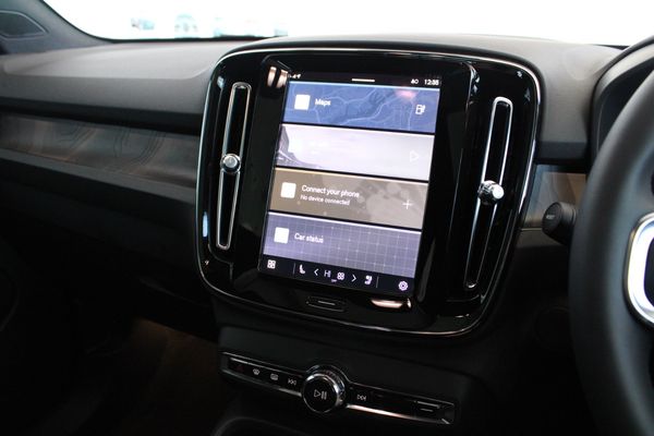 2026-Volvo-C40-Recharge-Twin-Pure-Electric image:13