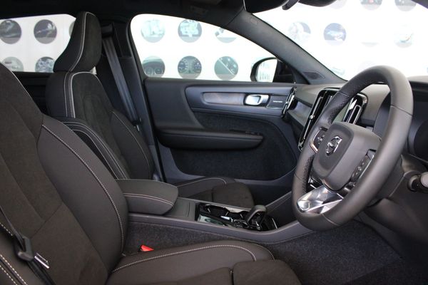 2026-Volvo-C40-Recharge-Twin-Pure-Electric image:1