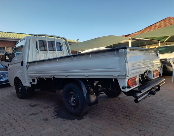 2009-Hyundai-H100-Bakkie-26i-D image:3