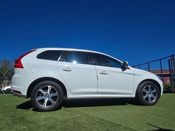 2014-Volvo-XC60-D4-Excel-Drive-E image:1