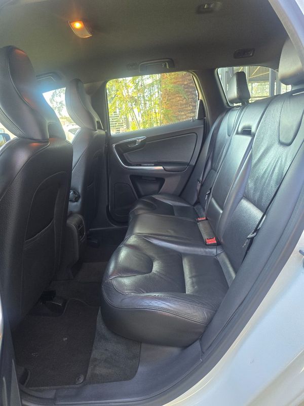 2014-Volvo-XC60-D4-Excel-Drive-E image:8