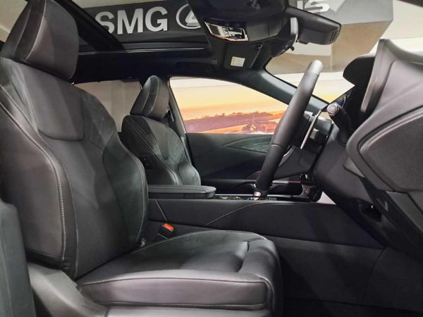 2025-Lexus-RX-350h image:9