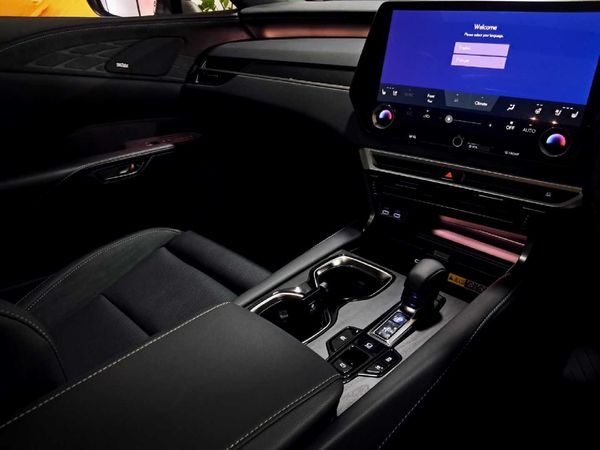 2025-Lexus-RX-350h image:12