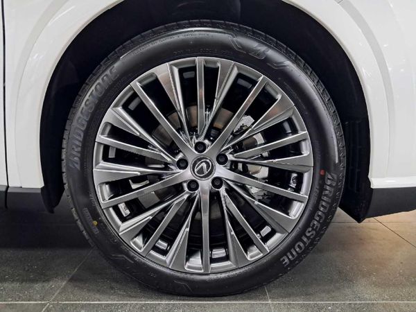 2025-Lexus-RX-350h image:25