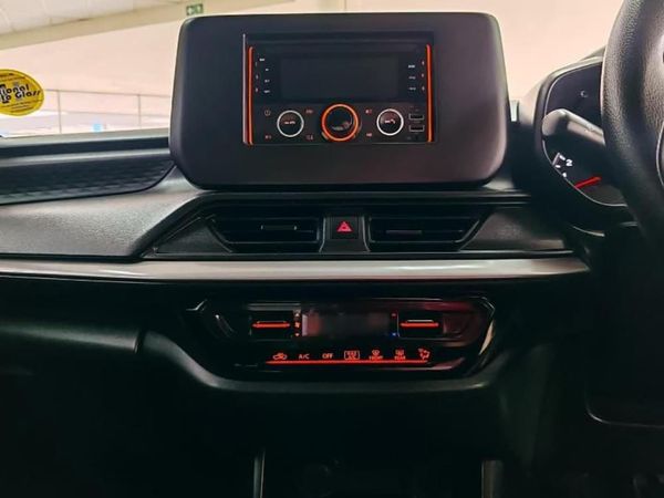 2025-Suzuki-Swift-12-GL image:18