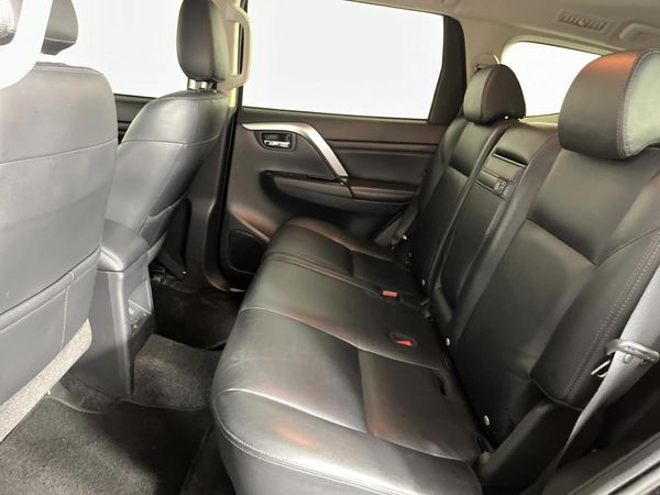 2022-Mitsubishi-Pajero-Sport-24D-4x4-Auto image:3